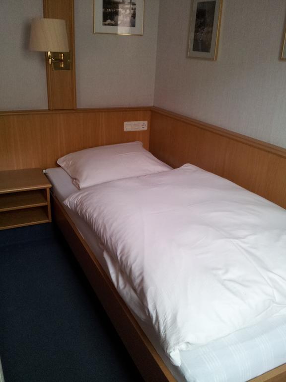 Hotel Zur Frischen Quelle Oberasbach Pokoj fotografie