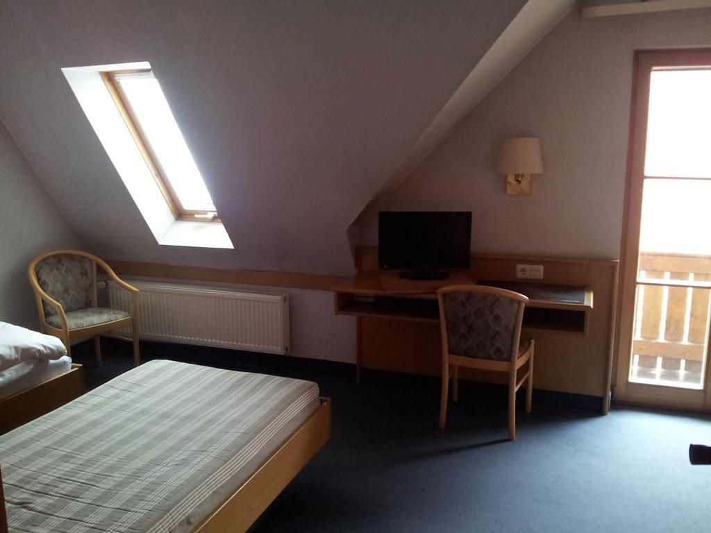 Hotel Zur Frischen Quelle Oberasbach Pokoj fotografie