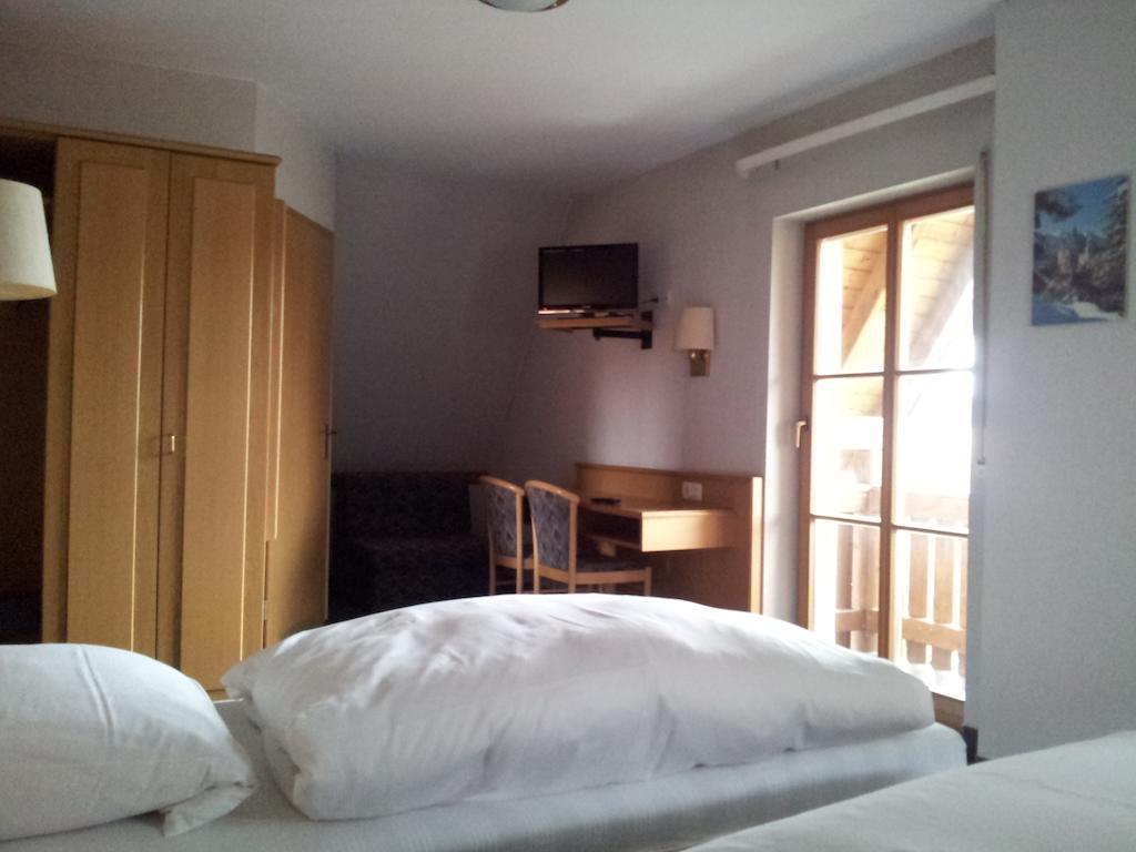 Hotel Zur Frischen Quelle Oberasbach Pokoj fotografie
