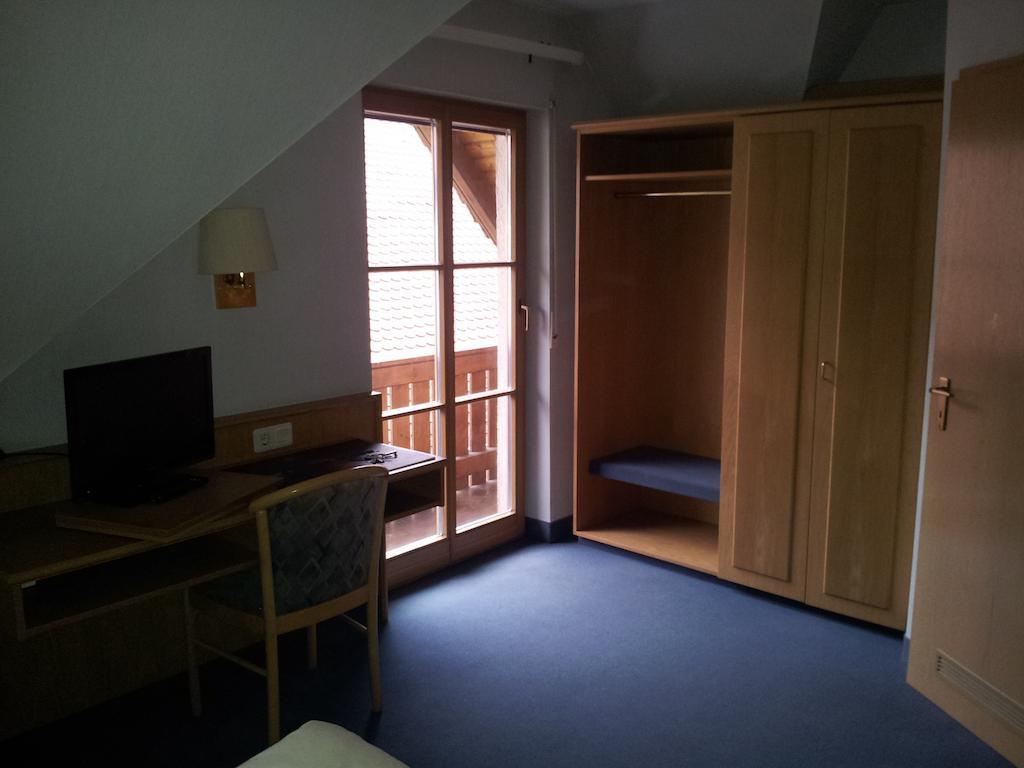 Hotel Zur Frischen Quelle Oberasbach Pokoj fotografie